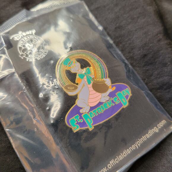 Pin Trading Around the World St. Patrick's Day Rainbow Dragon 2005 - Picture 4 of 6